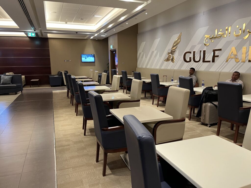 Neil Scrivener and Flying Business review the Gulf Air Lounge in Dubai's (DXB) Terminal 1/Concourse D. Access for Gulf Air Falcon Members and those flying Business Class with Gulf Air.
