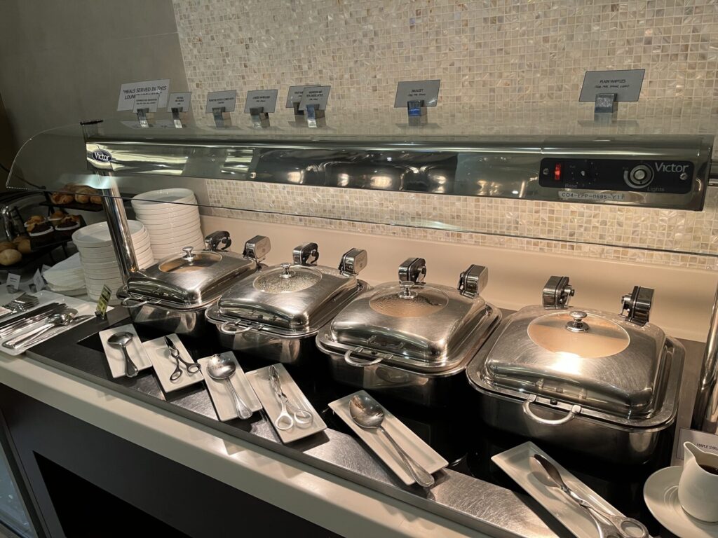 Neil Scrivener and Flying Business review the Gulf Air Lounge in Dubai's (DXB) Terminal 1/Concourse D. Access for Gulf Air Falcon Members and those flying Business Class with Gulf Air.