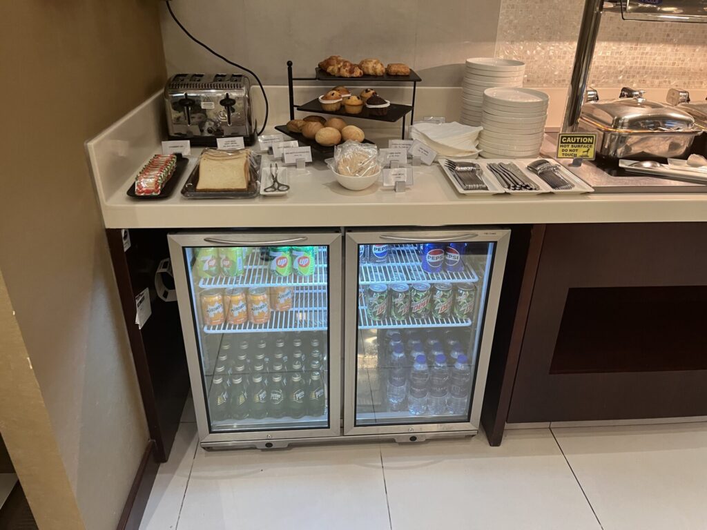 Neil Scrivener and Flying Business review the Gulf Air Lounge in Dubai's (DXB) Terminal 1/Concourse D. Access for Gulf Air Falcon Members and those flying Business Class with Gulf Air.