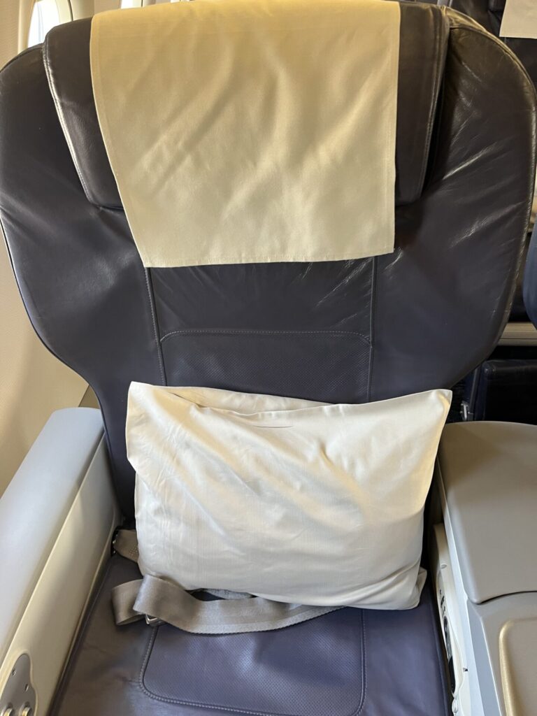 Neil Scrivener and Flying Business review Gulf Air's Falcon Gold (Business Class) on GF501 from Dubai to Bahrain. DXB to BAH.