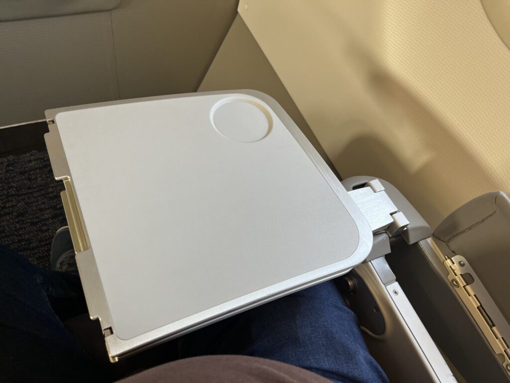 Neil Scrivener and Flying Business review Gulf Air's Falcon Gold (Business Class) on GF501 from Dubai to Bahrain. DXB to BAH.