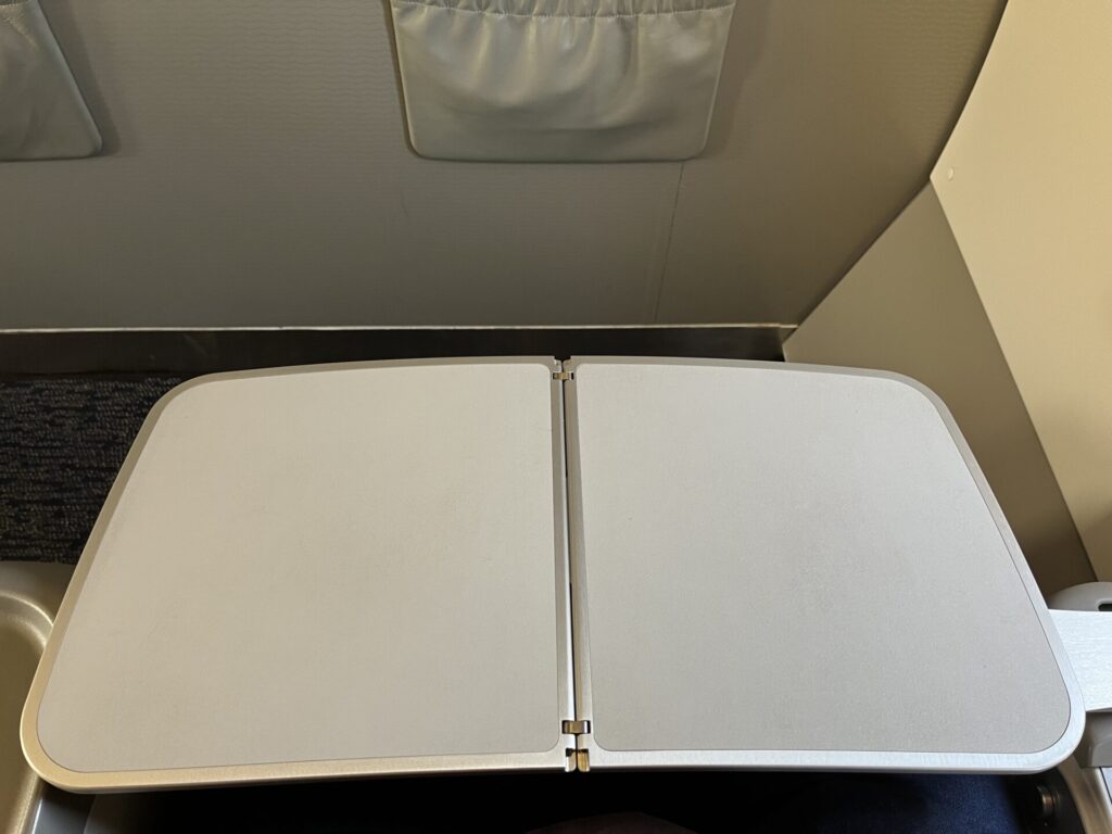 Neil Scrivener and Flying Business review Gulf Air's Falcon Gold (Business Class) on GF501 from Dubai to Bahrain. DXB to BAH.