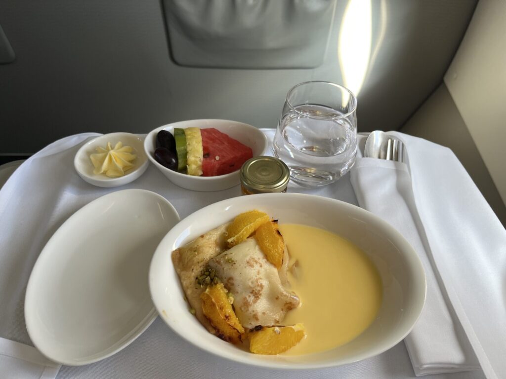 Neil Scrivener and Flying Business review Gulf Air's Falcon Gold (Business Class) on GF501 from Dubai to Bahrain. DXB to BAH.