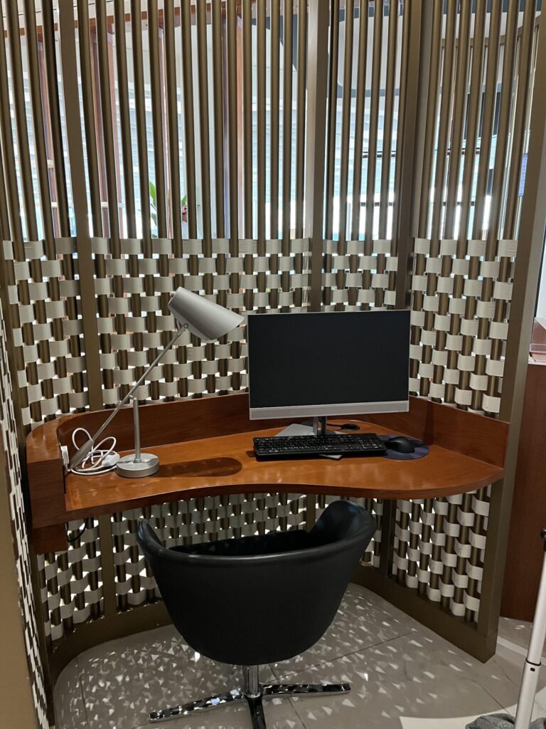 Neil Scrivener and Flying Business review the Gulf Air Falcon Lounge in Bahrain International Airport (BAH).