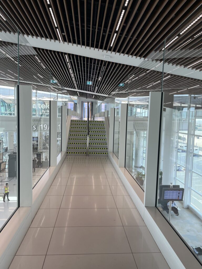 Neil Scrivener and Flying Business review the Gulf Air Falcon Lounge in Bahrain International Airport (BAH).