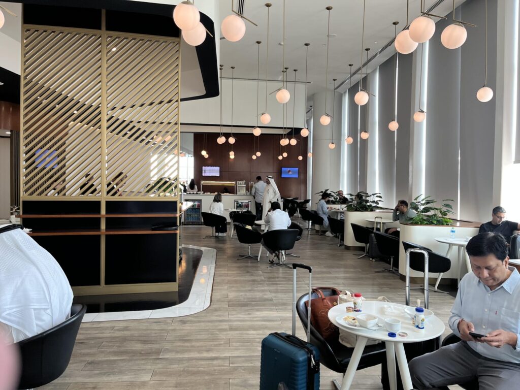 Neil Scrivener and Flying Business review the Gulf Air Falcon Lounge in Bahrain International Airport (BAH).