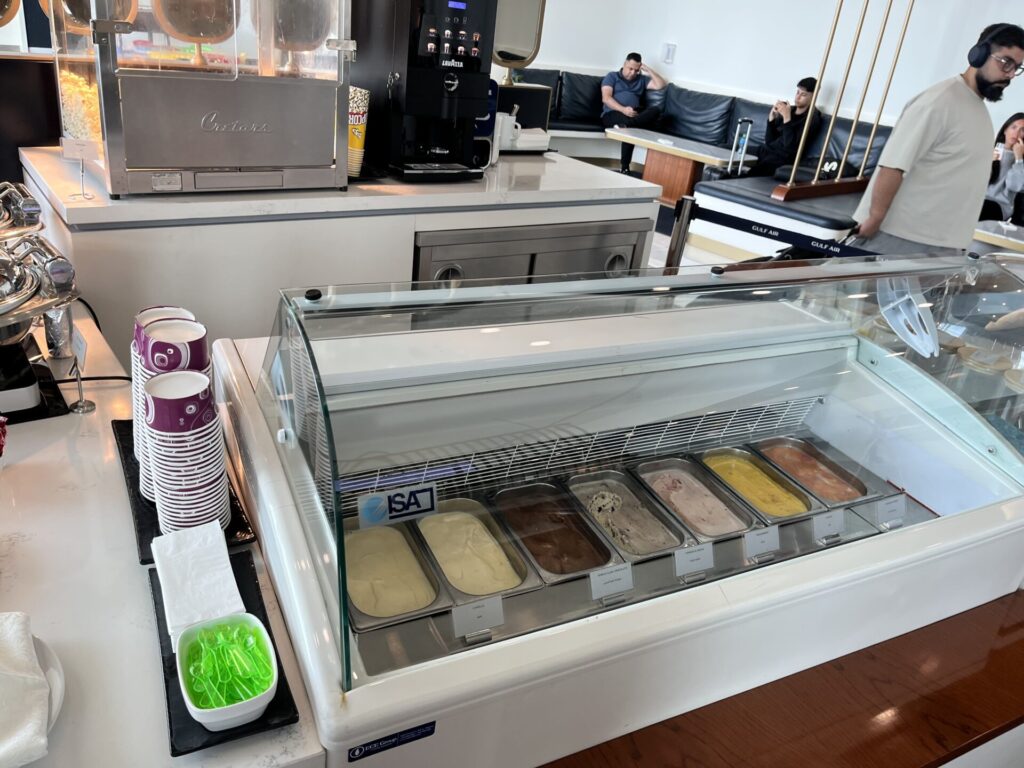 Neil Scrivener and Flying Business review the Gulf Air Falcon Lounge in Bahrain International Airport (BAH).