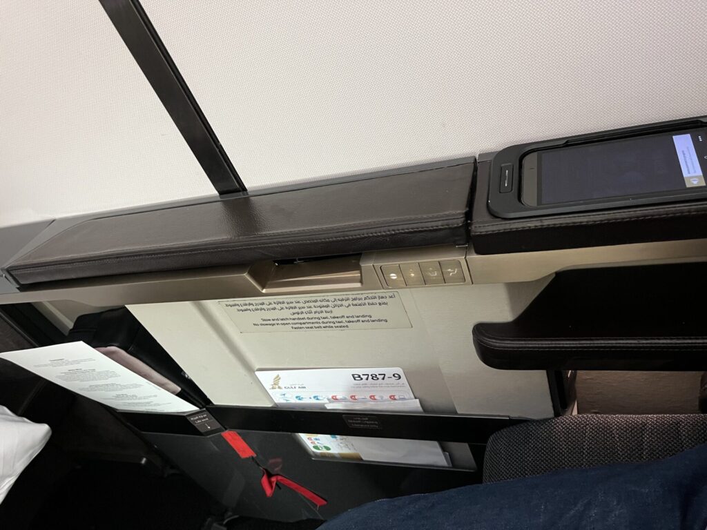 Neil Scrivener and Flying Business review the Business Class seat in Gulf Air's Falcon Gold, on their Boeing 787-9 Dreamliner.