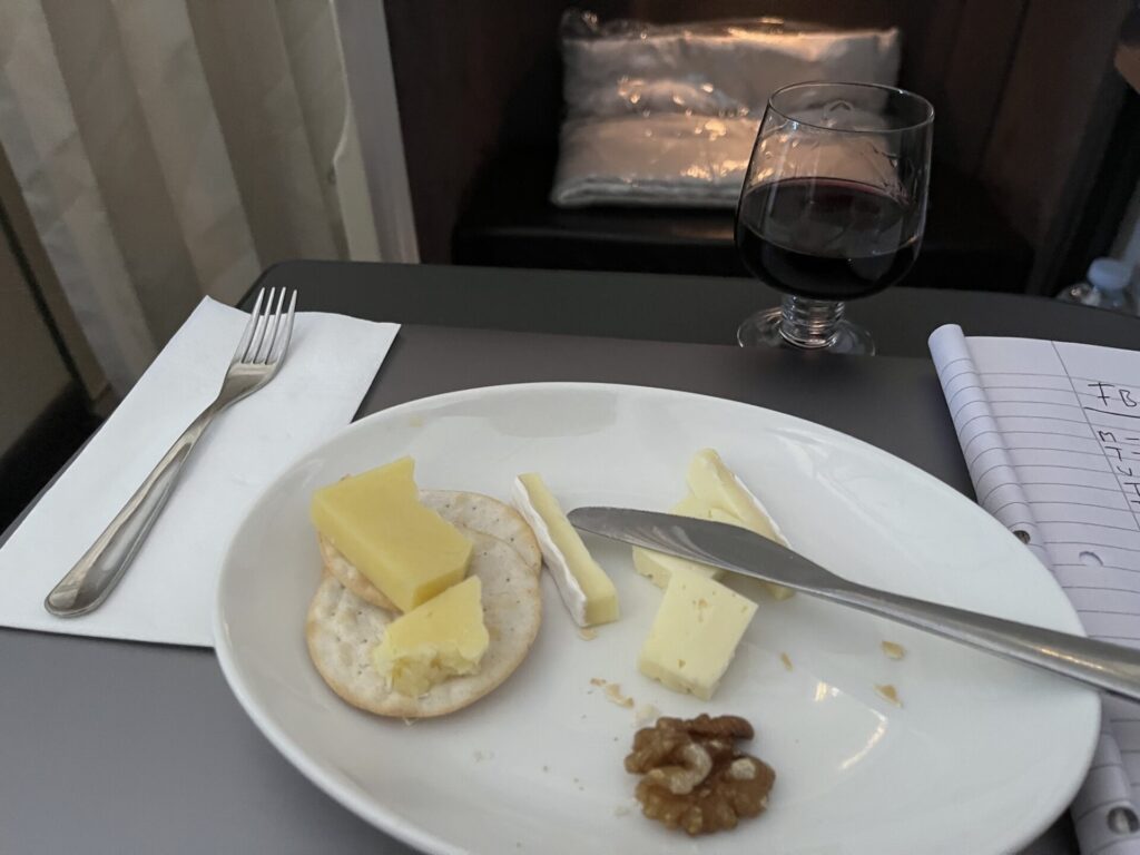 Gulf Air’s 787-9 Falcon Gold cabin from Bahrain to London offers solid hard product - private Apex Suites, good IFE, and decent sleep quality. But service was a letdown: slow, disengaged, and nowhere near 5-star. A comfy seat doesn’t make up for cold crew. ✈️ Thinking of flying Gulf Air? Read this first. 👀👉