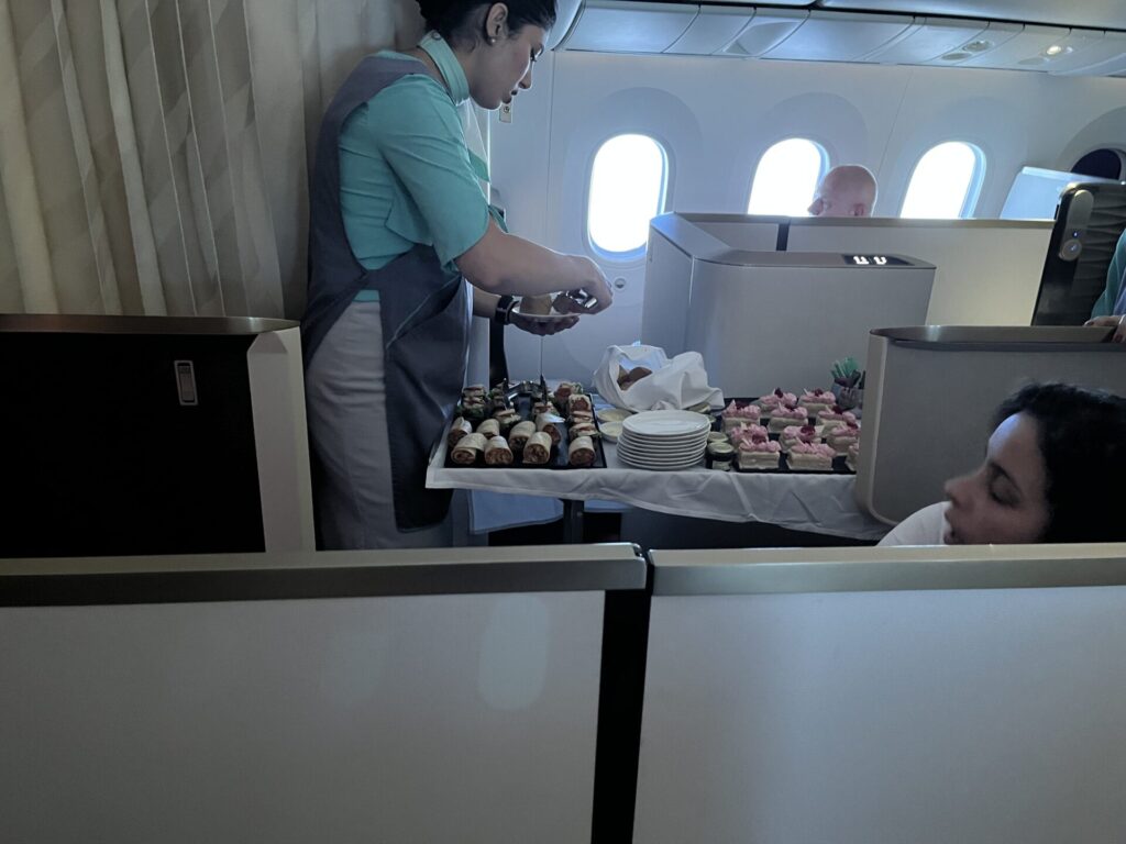 Gulf Air’s 787-9 Falcon Gold cabin from Bahrain to London offers solid hard product - private Apex Suites, good IFE, and decent sleep quality. But service was a letdown: slow, disengaged, and nowhere near 5-star. A comfy seat doesn’t make up for cold crew. ✈️ Thinking of flying Gulf Air? Read this first. 👀👉