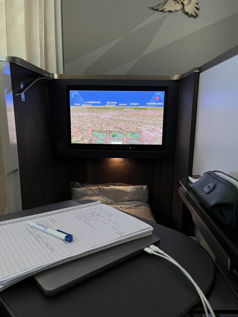 Gulf Air’s 787-9 Falcon Gold cabin from Bahrain to London offers solid hard product - private Apex Suites, good IFE, and decent sleep quality. But service was a letdown: slow, disengaged, and nowhere near 5-star. A comfy seat doesn’t make up for cold crew. ✈️ Thinking of flying Gulf Air? Read this first. 👀👉